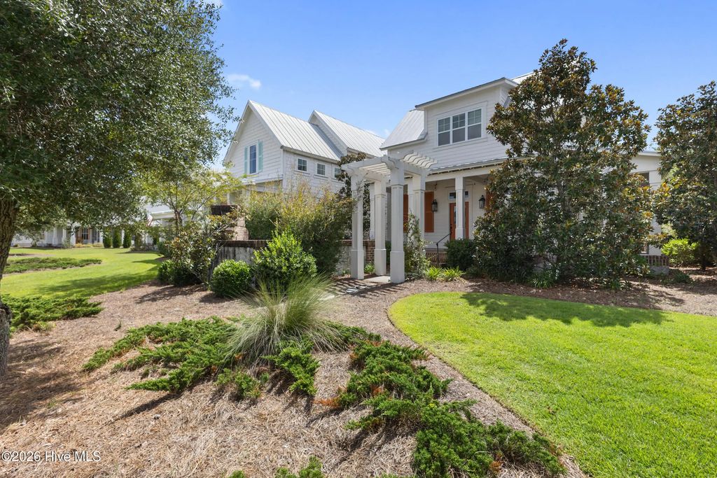 823 Meadowsweet Lane, Leland