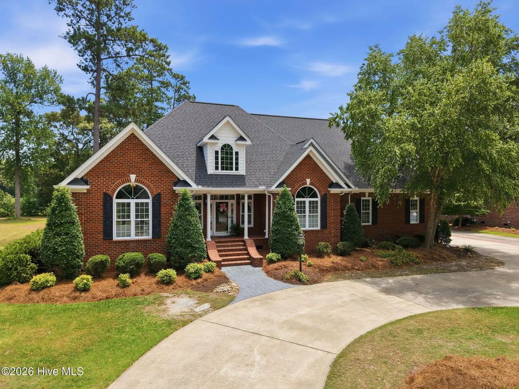 201 Foxcroft Lane, Winterville