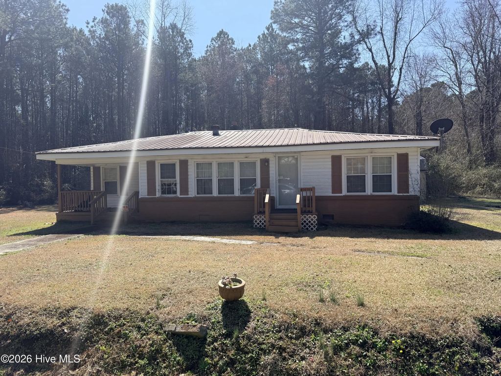 8061 Piney Woods Road, Willard