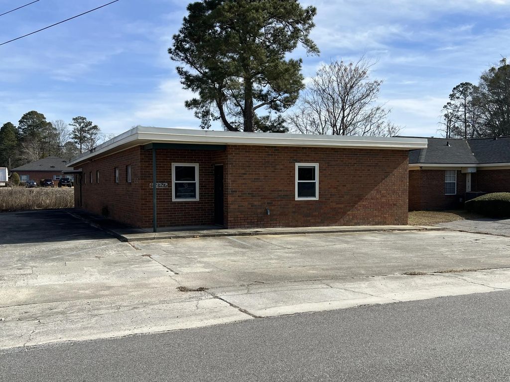 320 Hospital Drive, McDuffie