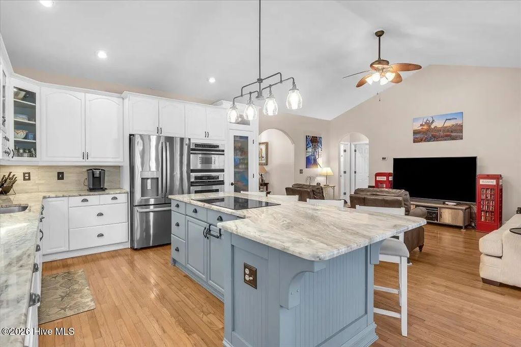 102 Sw 22nd Street, Oak Island