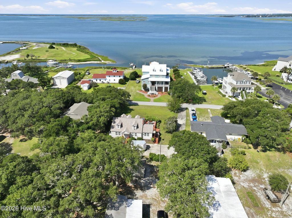 114 Brooks Creek Lane, Harkers Island