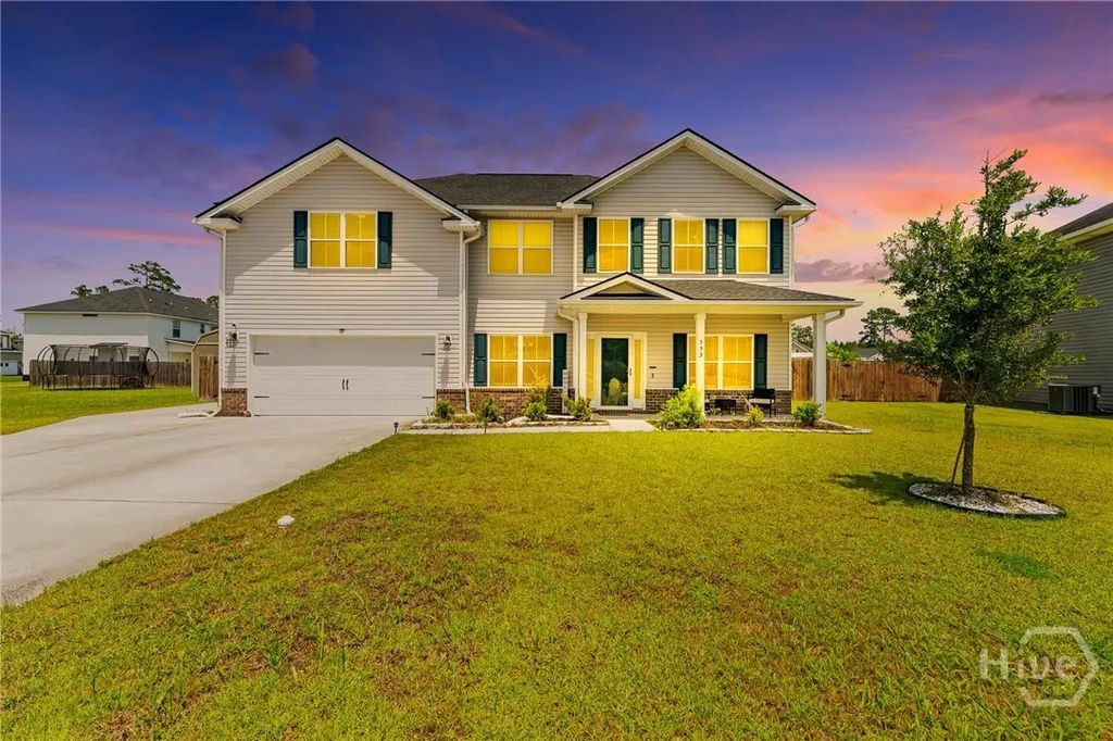 553 Thorp Circle, Flemington