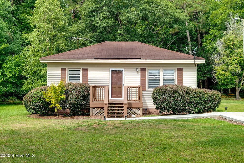 146 Chicken Neck Road, Teachey