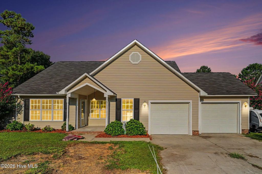 596 Colonial Hills Drive, Lillington