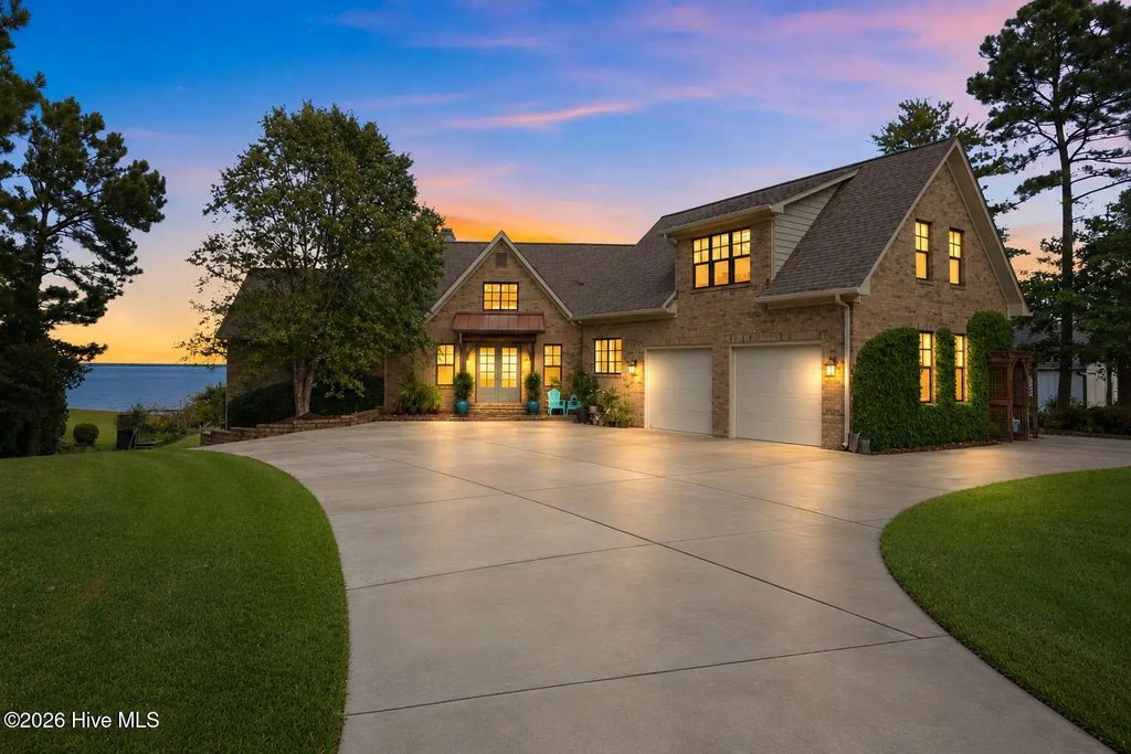 609 Neuse Harbour Boulevard, New Bern