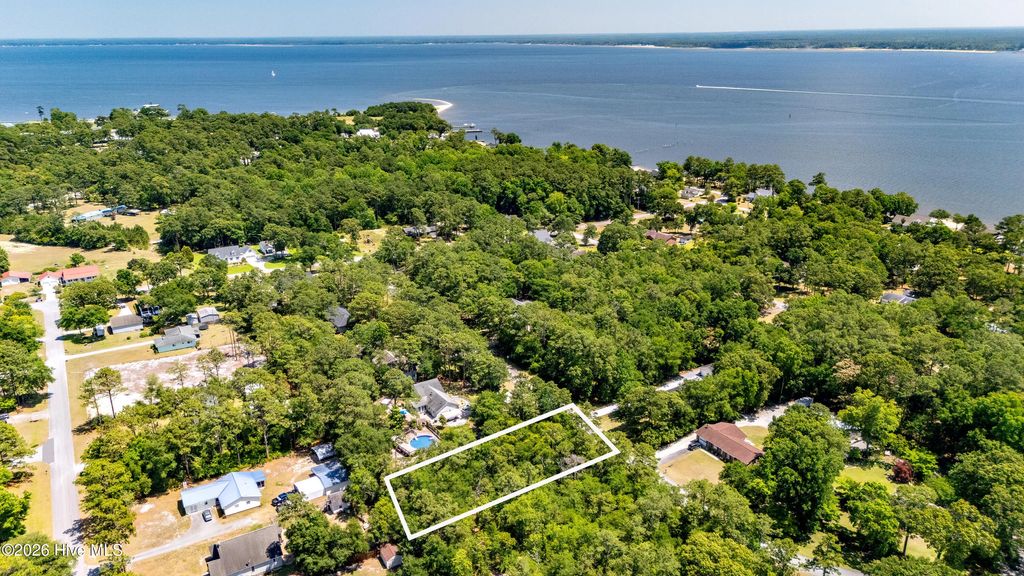 114 Lakeshore Drive, Minnesott Beach