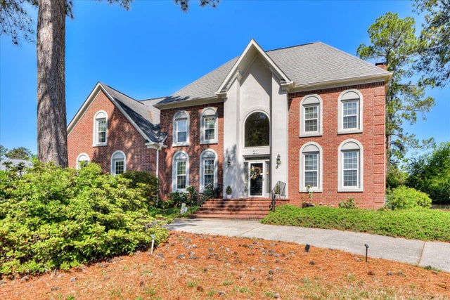 211 W Kestwick Drive, 