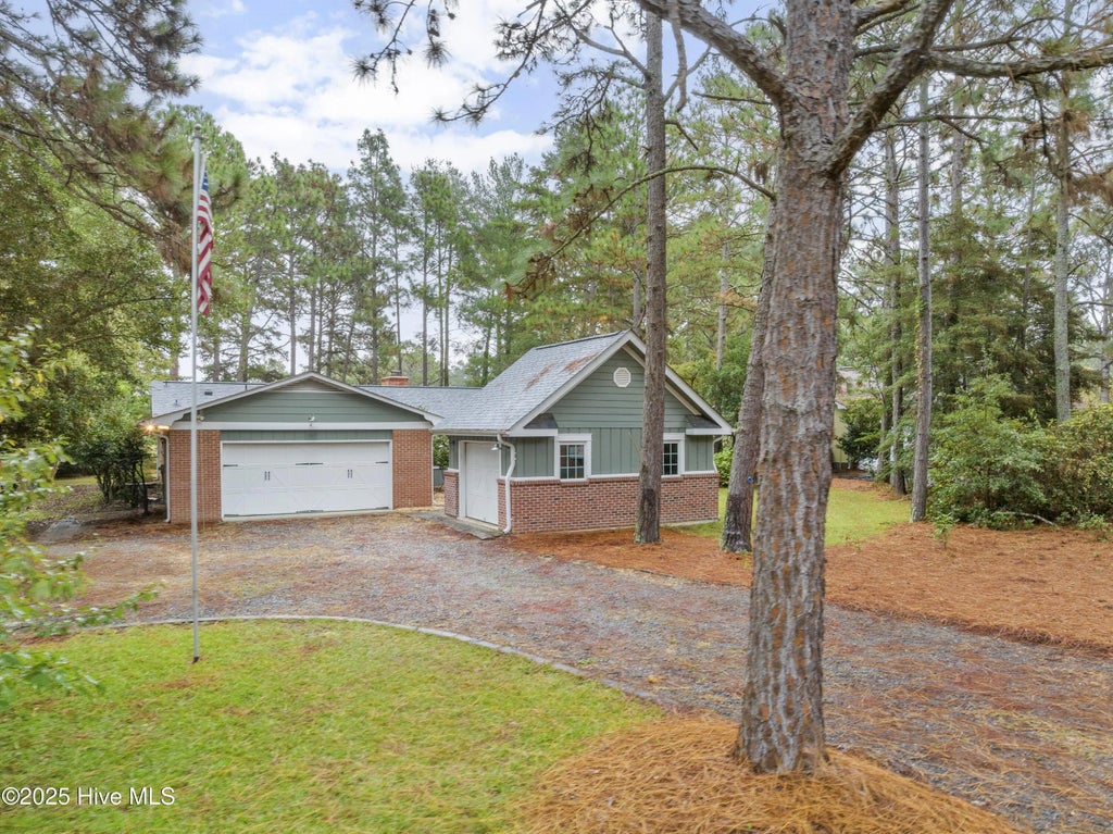 4 Bogie Drive, Whispering Pines
