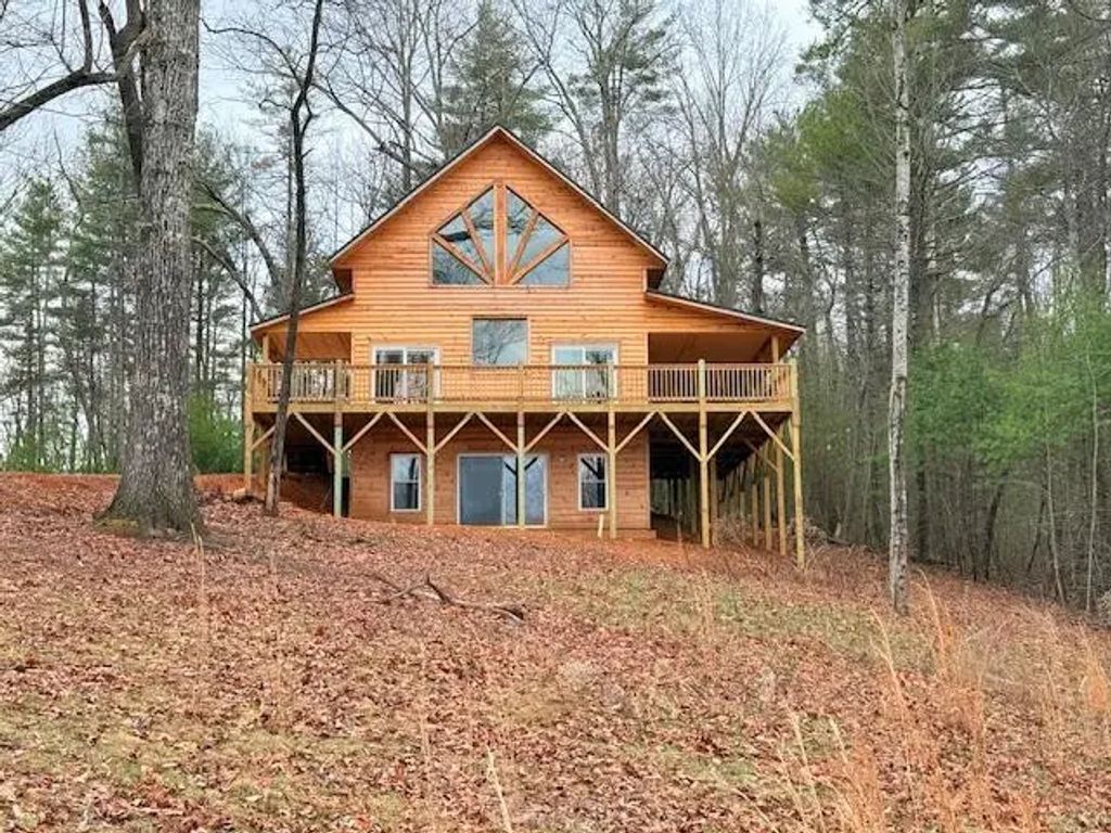 560 Carolina Fox Circle, Murphy