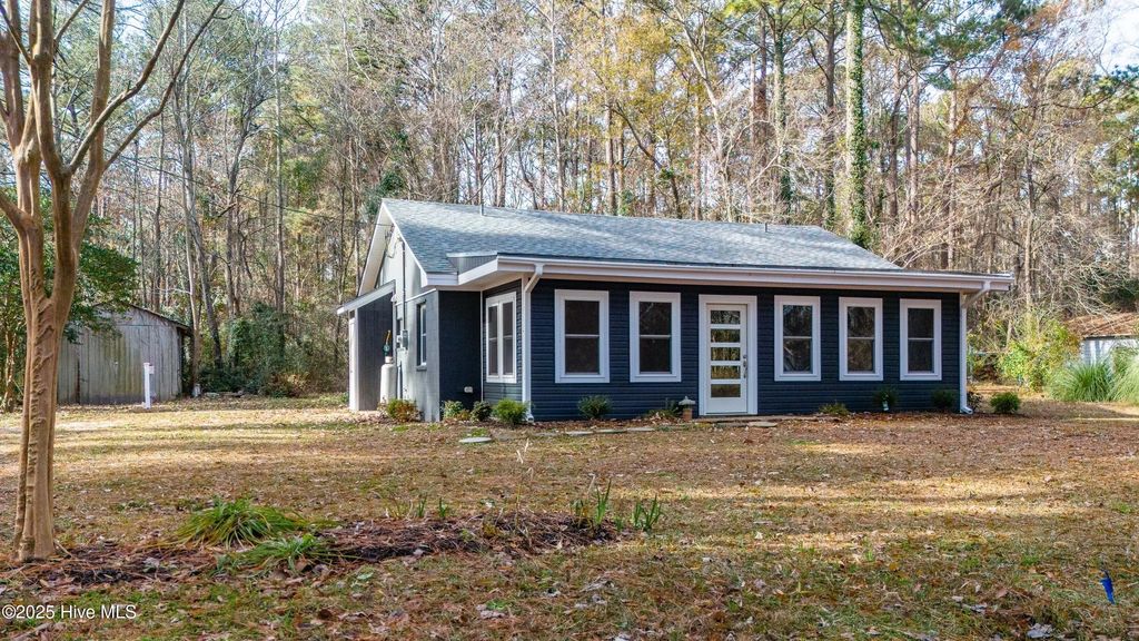 59 Neuse Hill Road, Arapahoe