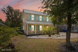 124 Ne 15th Street, Oak Island