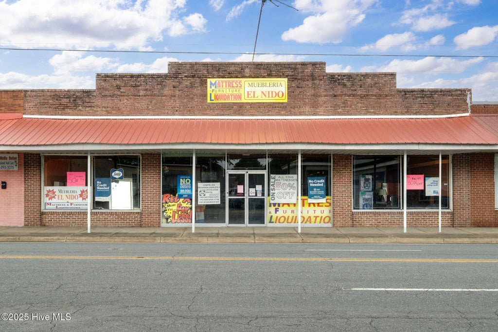 122 W College Street, Warsaw