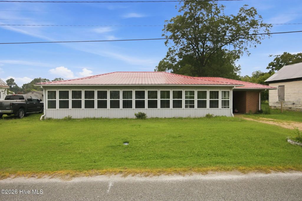 208 N West Avenue, Oak City