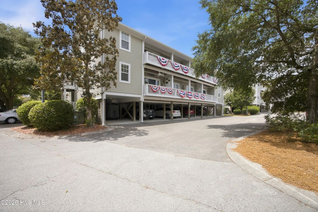 610 W Brown Street Apt E, Southport