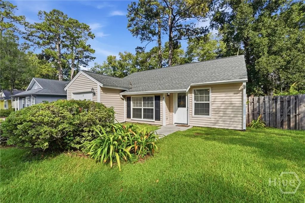 2 E White Hawthorne Drive, Savannah