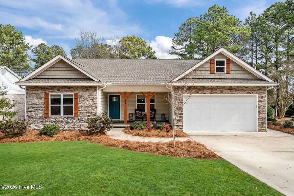 220 Sugar Pine Drive, Pinehurst