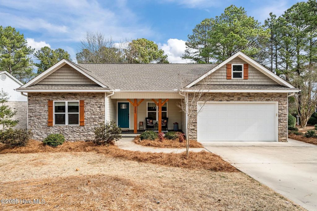 220 Sugar Pine Drive, Pinehurst