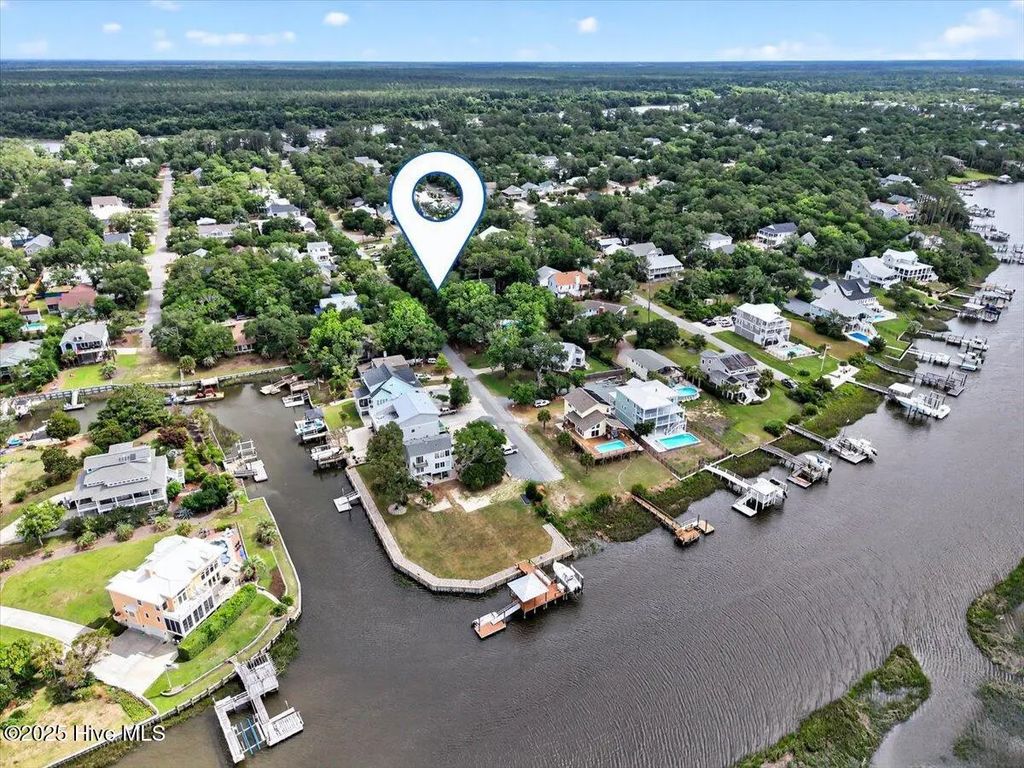 104 Sw 24th Street, Oak Island