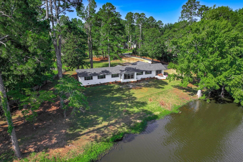 118 Lake Bluff Drive, Waynesboro