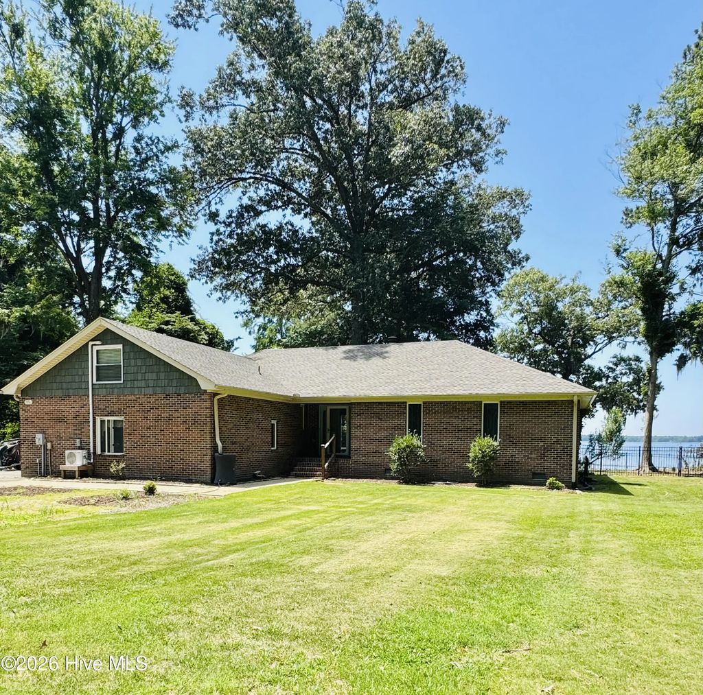 186 E Camp Perry Road, Hertford