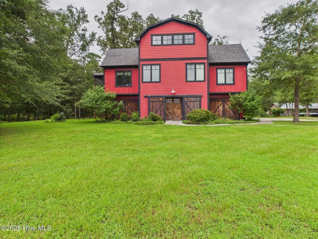 1000 Lakebay Road, Vass