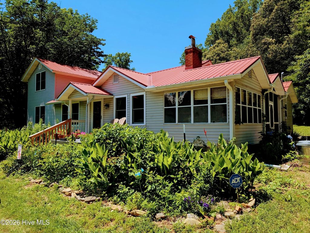169 E Vineyard Road, Hayesville