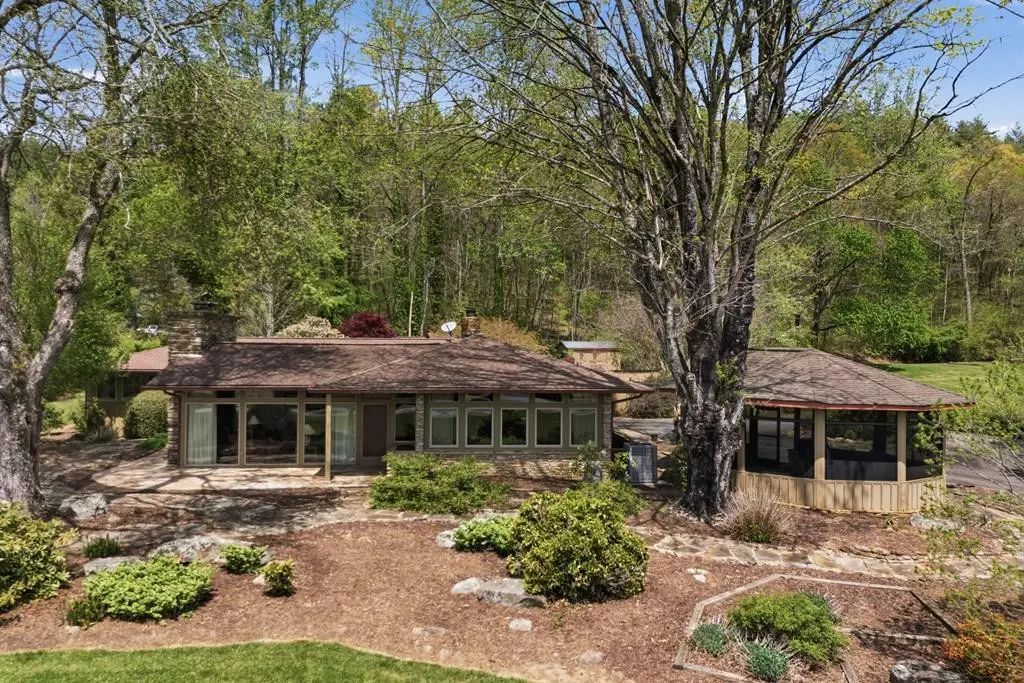 6203 Airport Road, Andrews