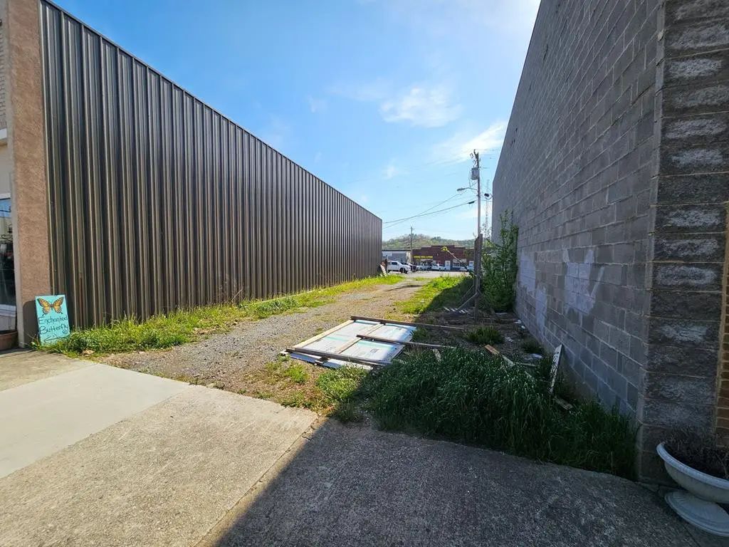 39 Tennessee Street, Murphy