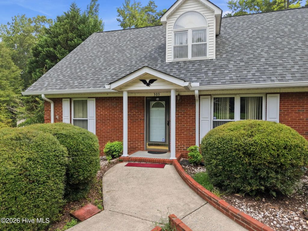 303 Harvey Circle, Grifton