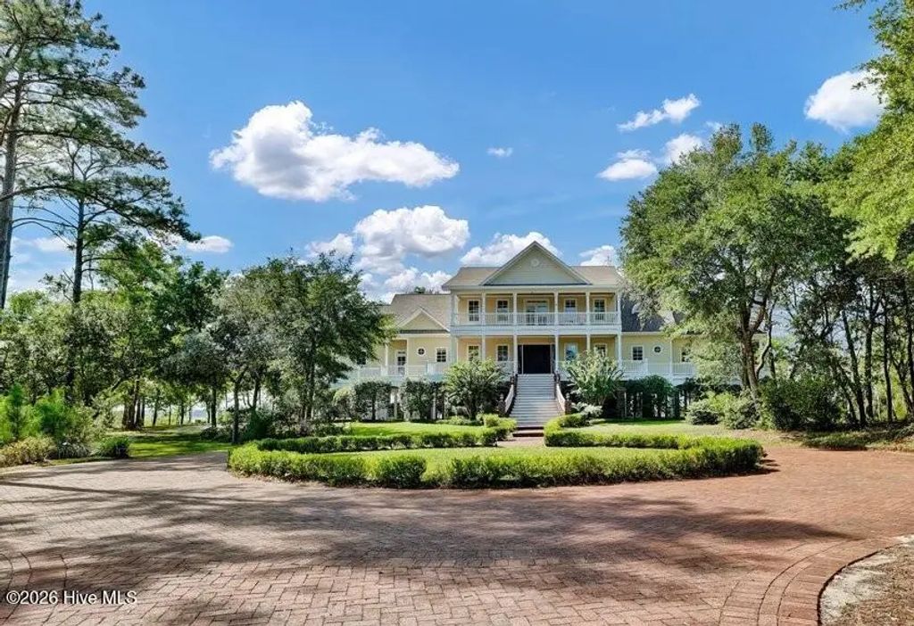 8660 River Road, Wilmington
