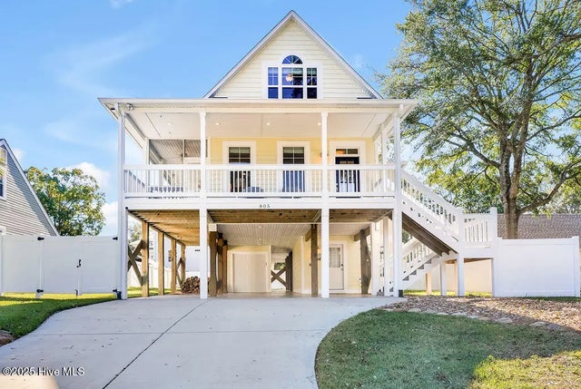 805 E Yacht Drive, Oak Island