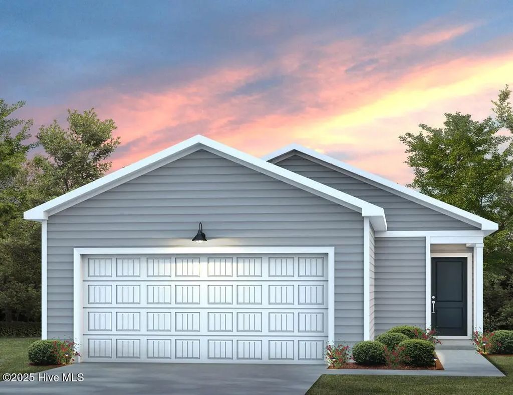 524 Coronado Avenue Se, Leland