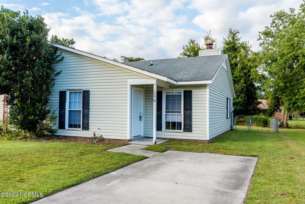 139 Village Circle, Jacksonville