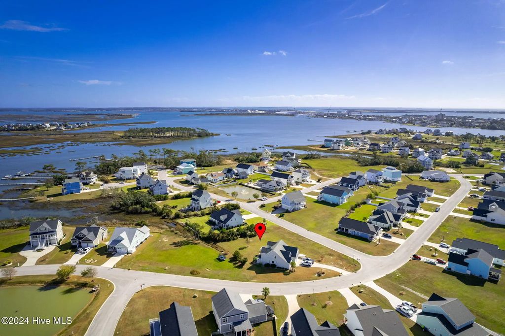 1602 Mainsail Road, Morehead City