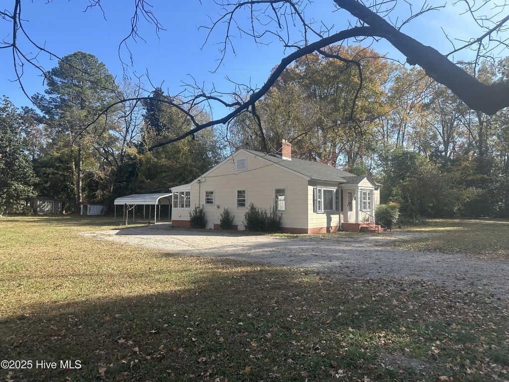 412 Lanoca Avenue, Laurinburg