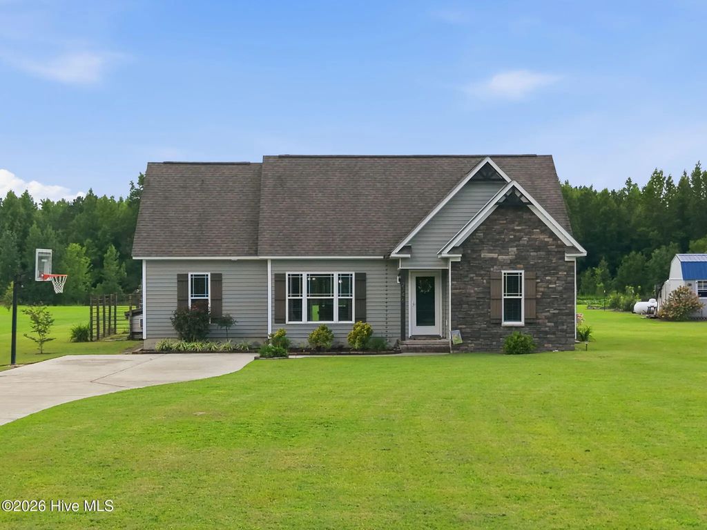 2746 Madison Hardee Road, Ayden