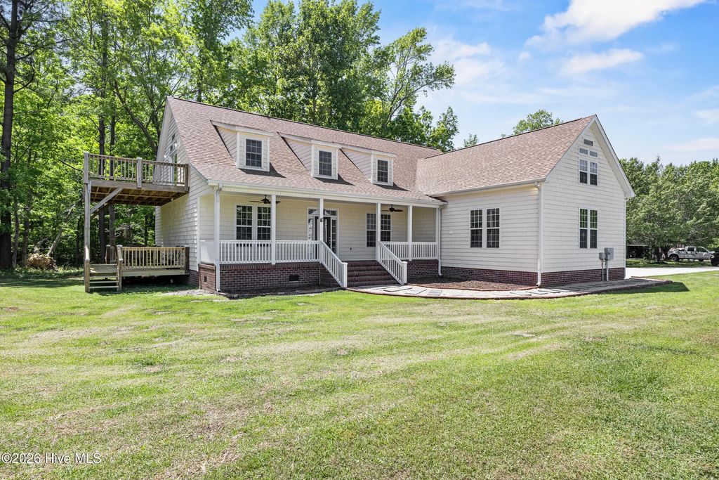 905 Charleston Place, Sneads Ferry