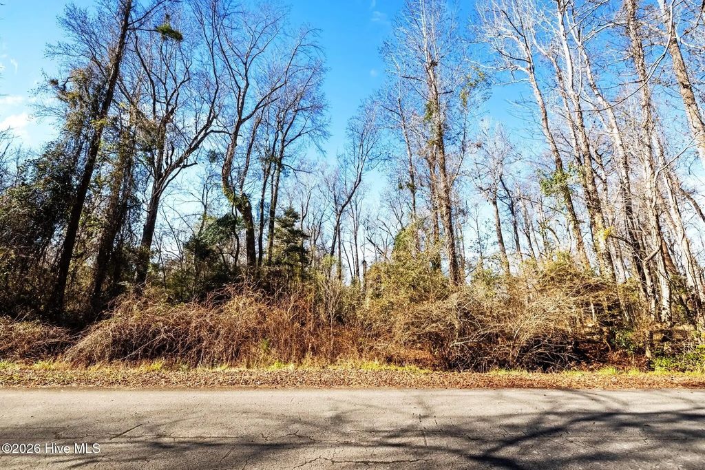 107 Tradewinds Road, Newport