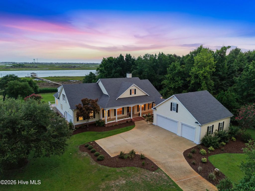99 Sound View Drive N, Hampstead