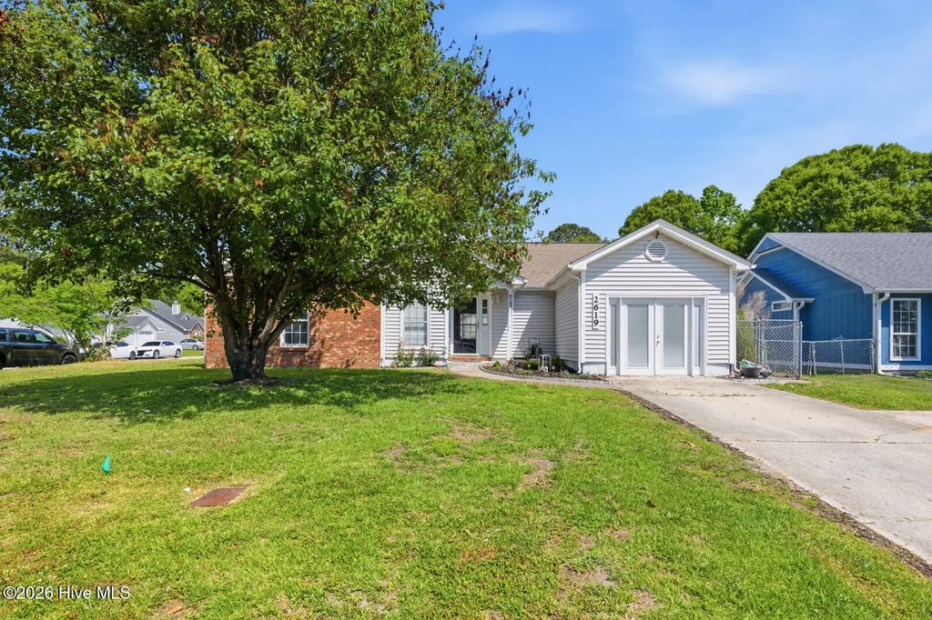 2619 Idlebrook Circle, Midway Park