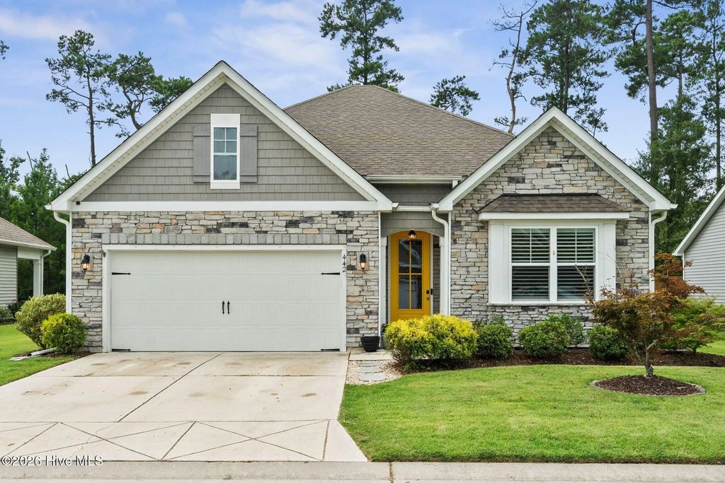 442 Esthwaite Drive Se, Leland