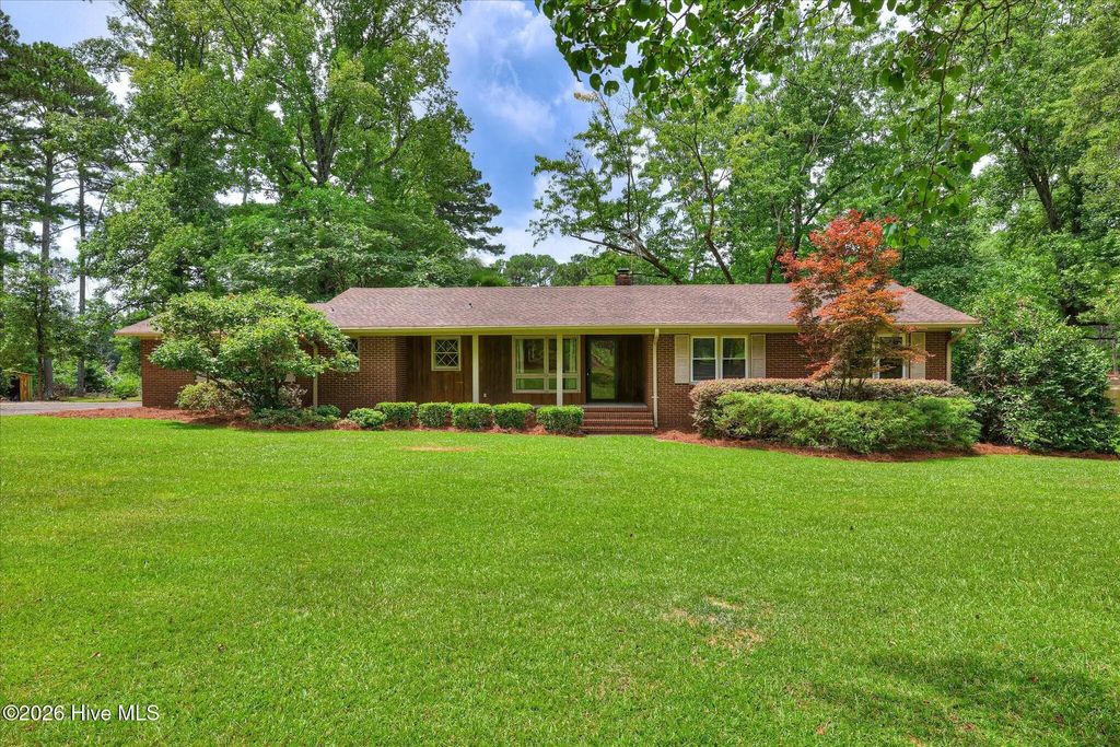 65 Long Cane Road, Johnston