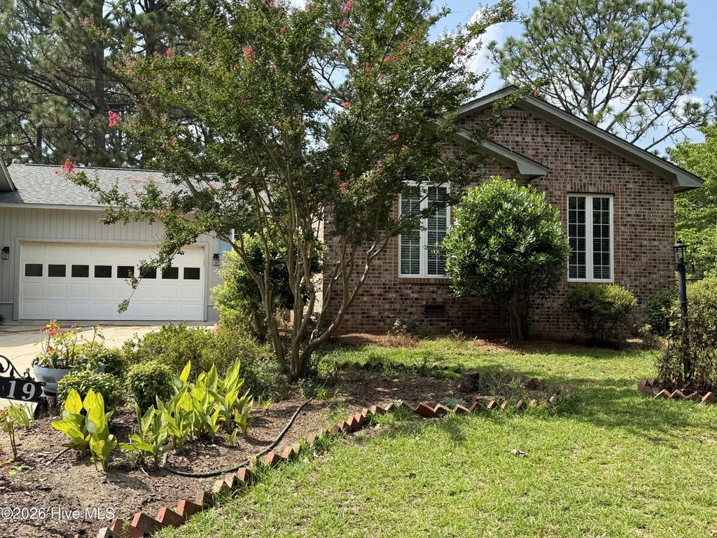 119 Sandham Court 12, West End