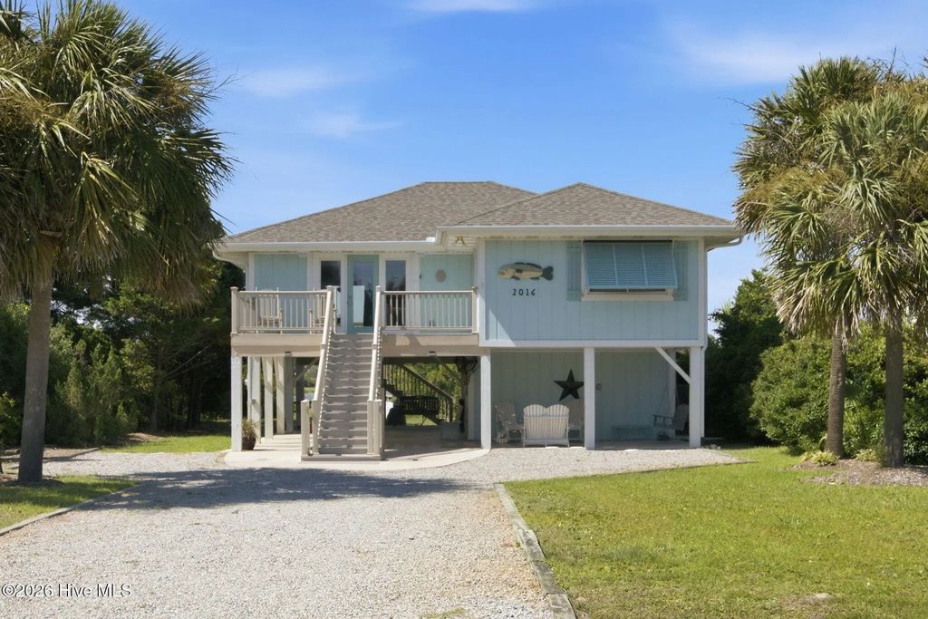 2016 W Pelican Drive, Oak Island