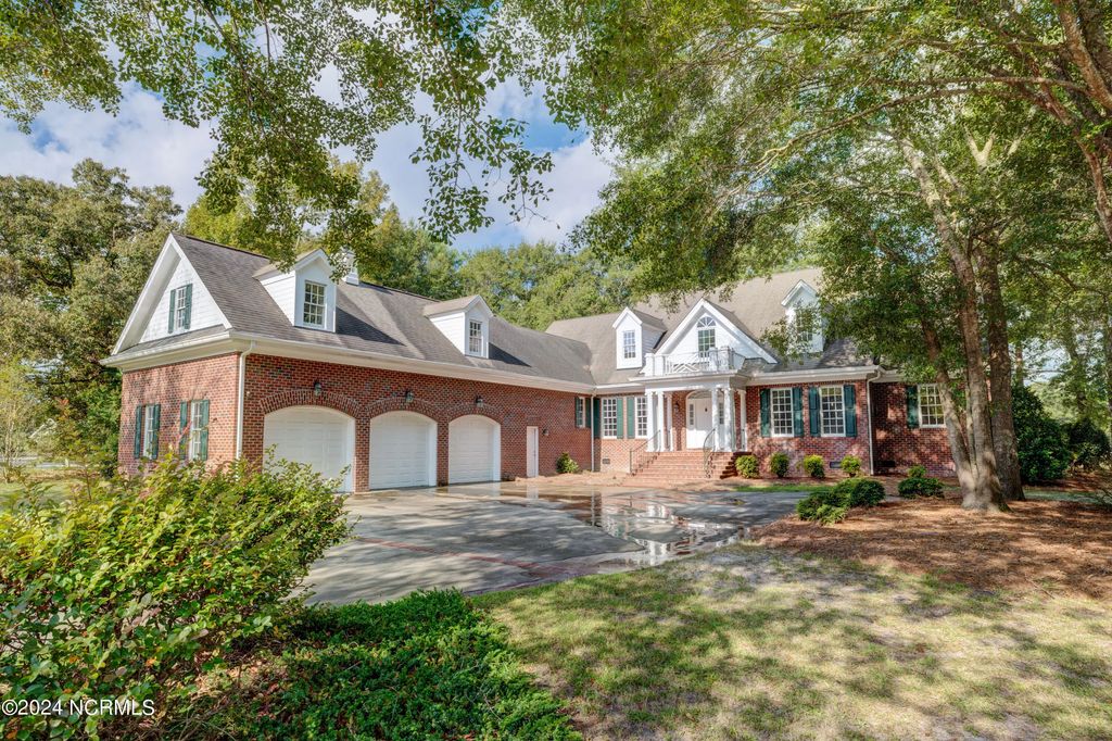 140 River Woods Drive, Wallace