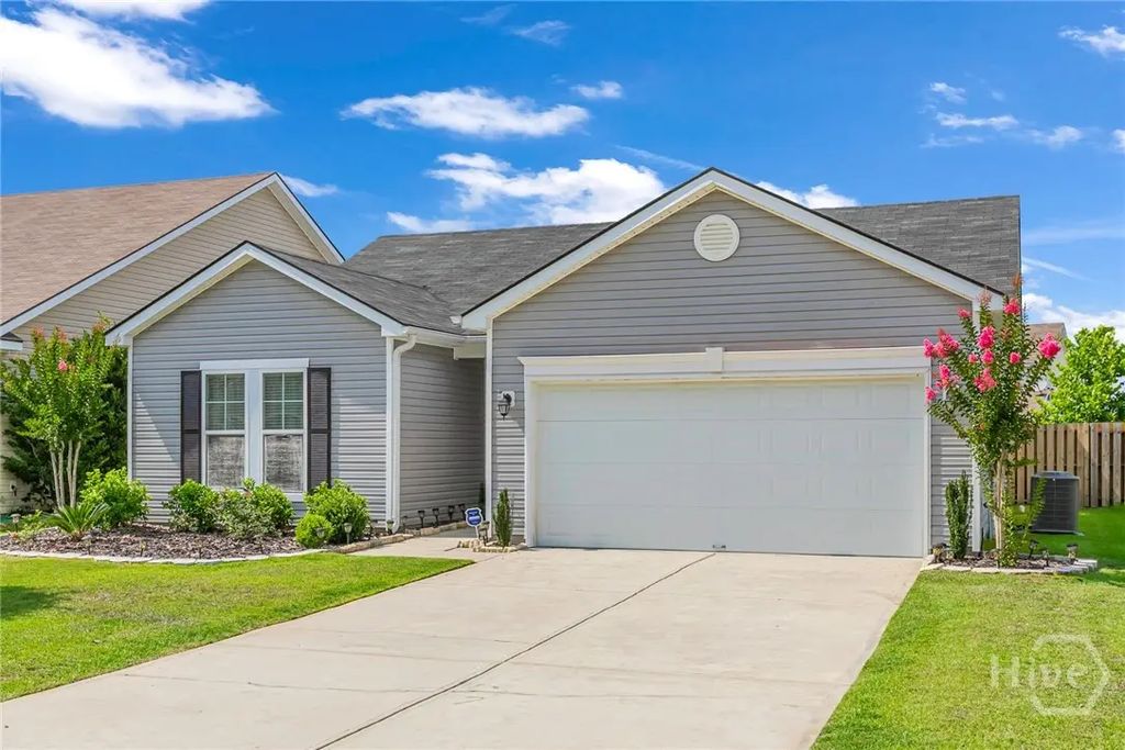 88 Crystal Lake Drive, Savannah