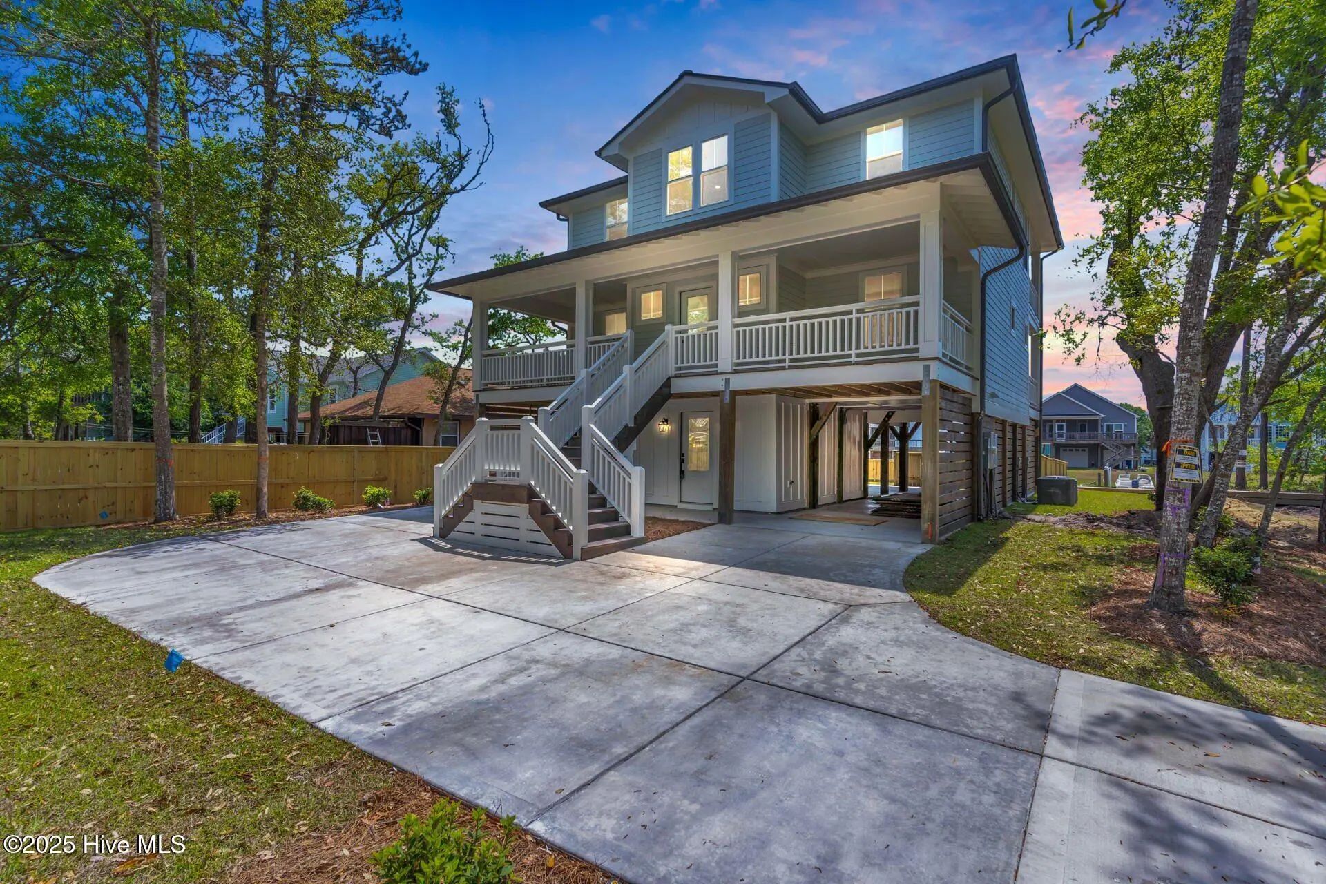 110 Sw 26th Street, Oak Island