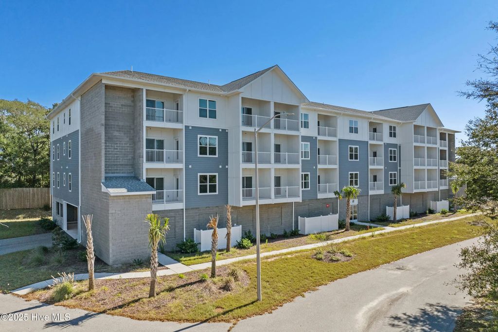 2272 Dolphin Shores Drive Sw #202, Supply
