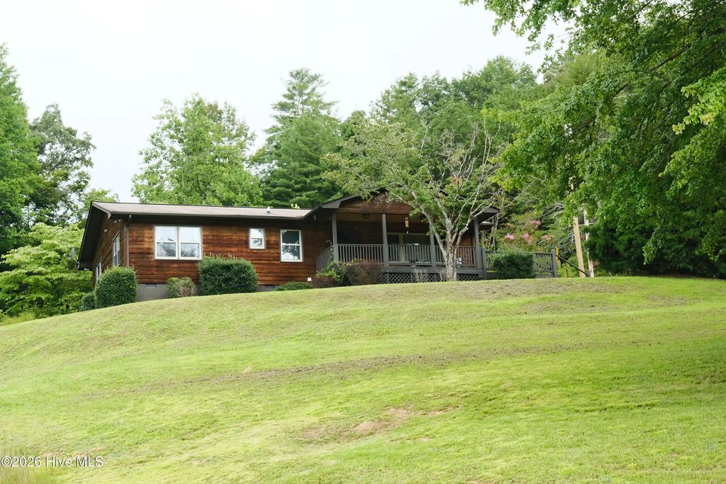 545 Maltby Road, Marble
